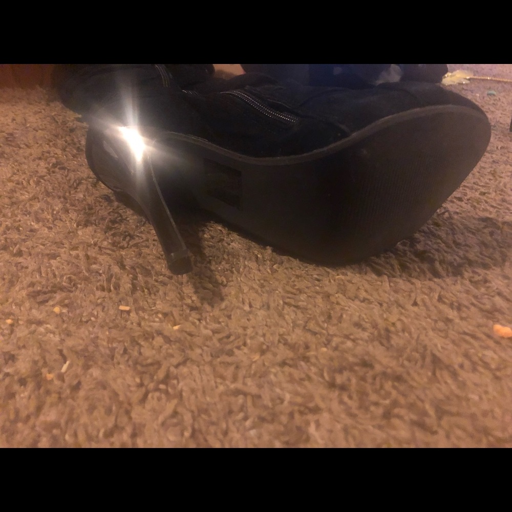 Boots - Picture 3 of 7